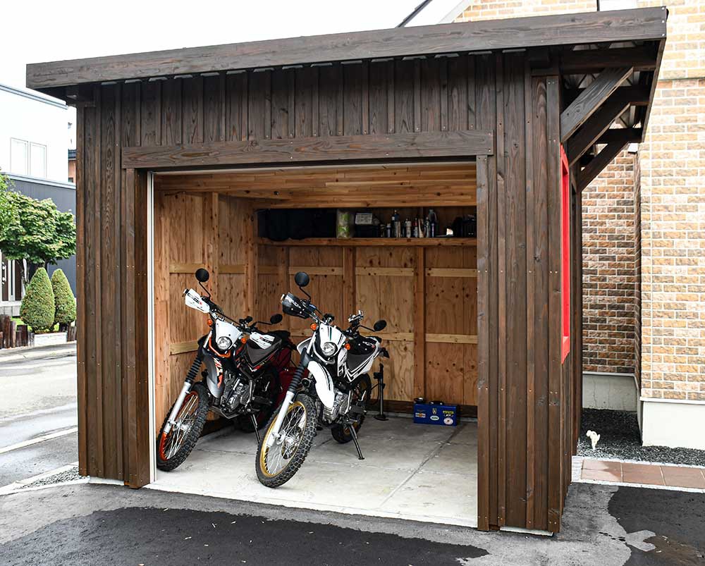 オリジナル木製バイクガレージ