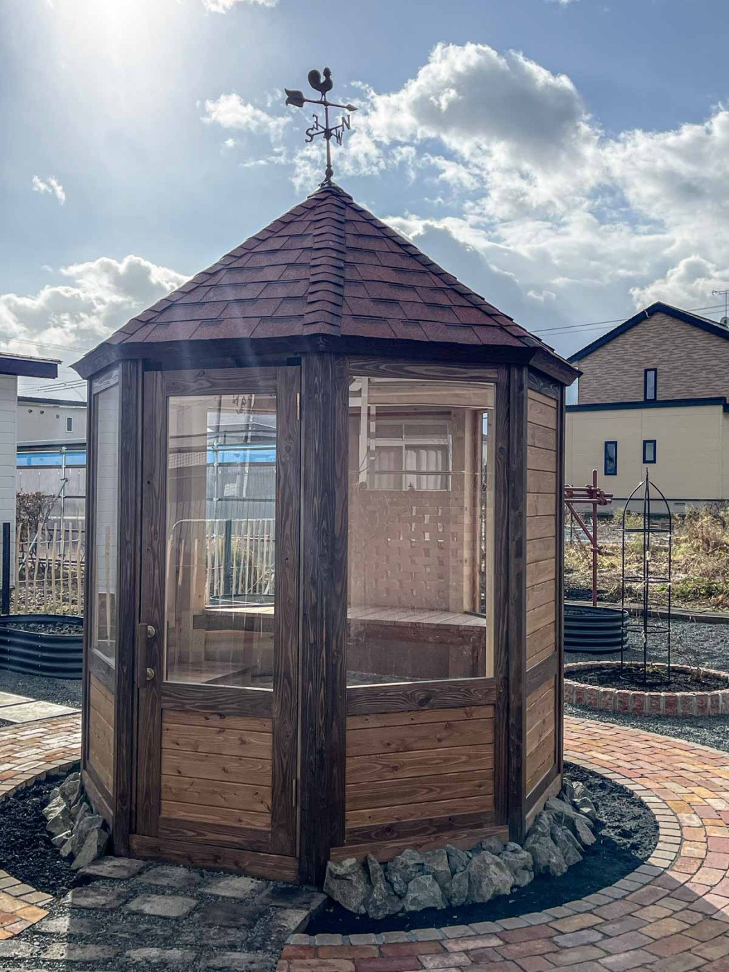 オリジナル木製ガゼボの外観。